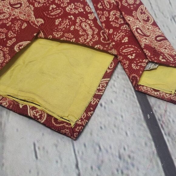 Vintage 70's Red Handkerchief Retro Tie - Picture 5 of 8